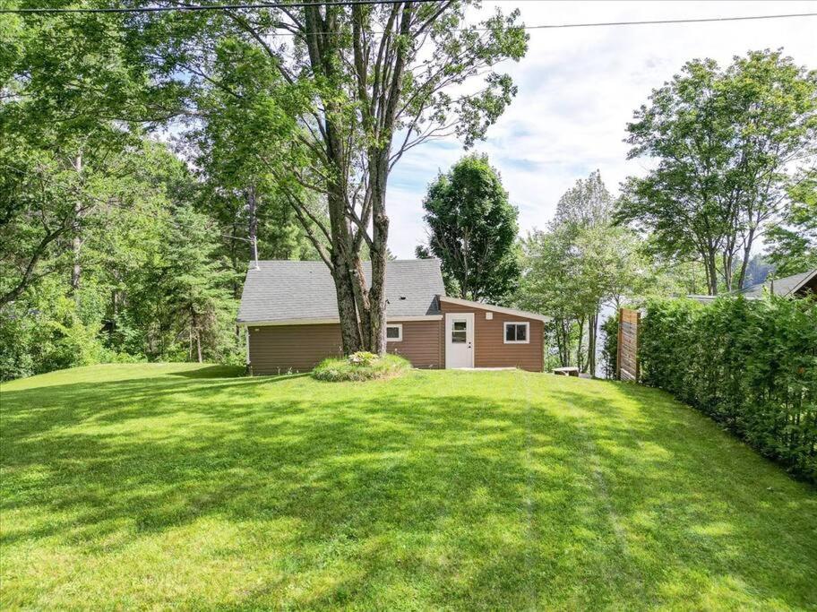 Cozy 3-Bdrm Waterfront Cottage