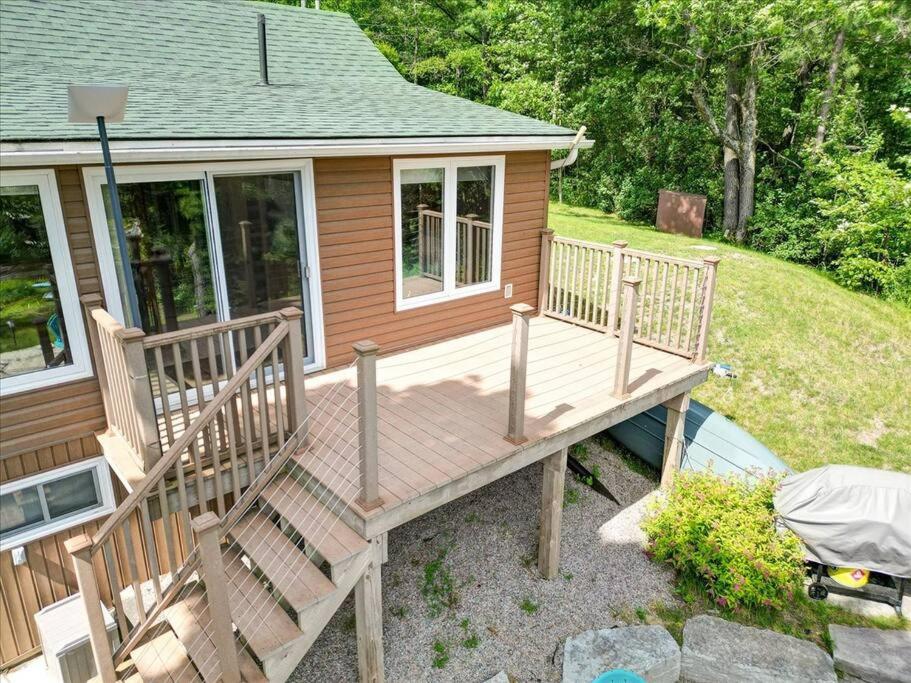 Cozy 3-Bdrm Waterfront Cottage