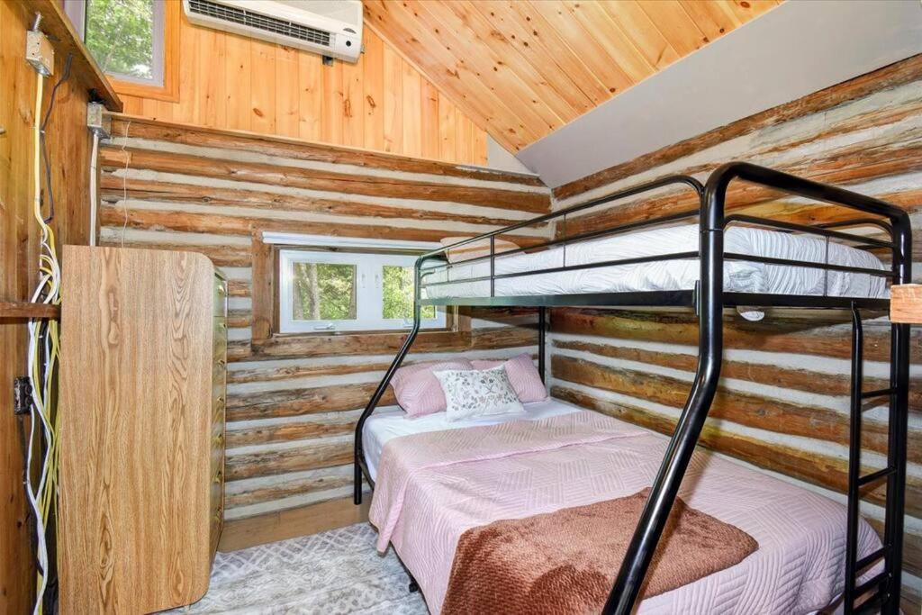 Cozy 3-Bdrm Waterfront Cottage