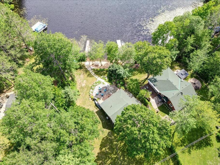 Cozy 3-Bdrm Waterfront Cottage