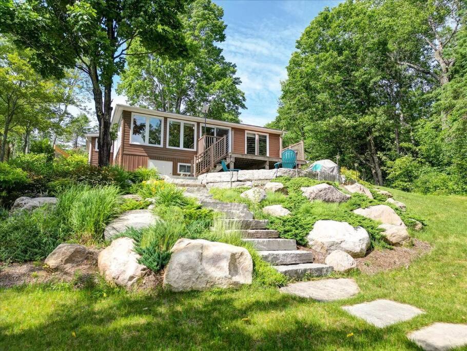 Cozy 3-Bdrm Waterfront Cottage