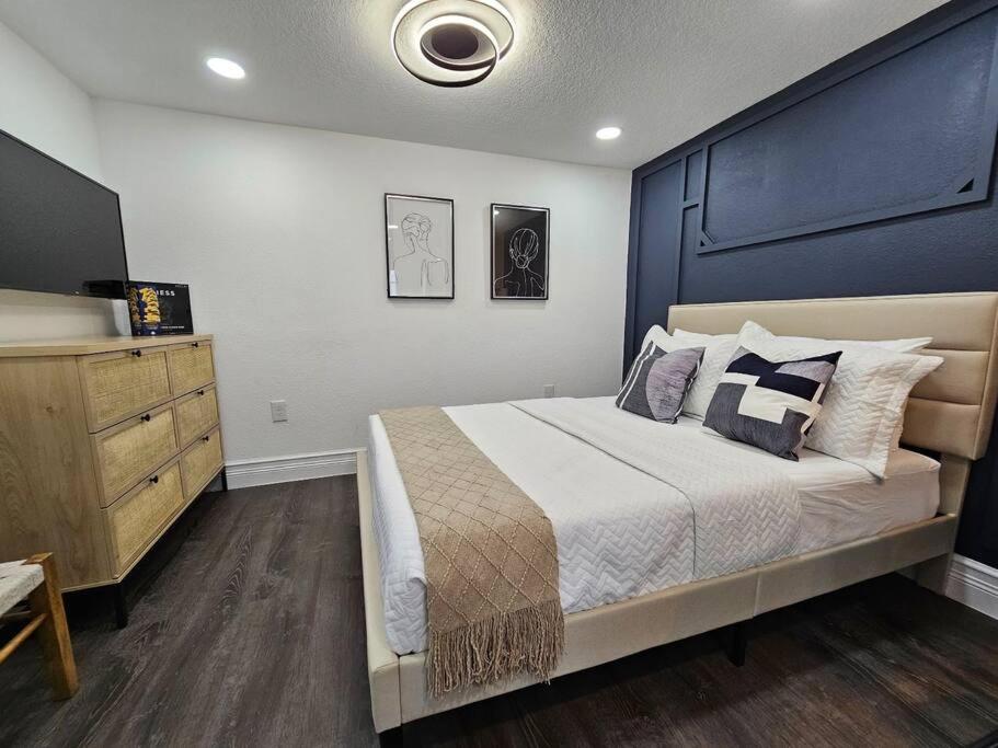 The Hideaway DT Orlando Tiny Home w Free Parking