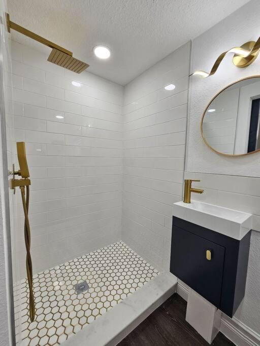 The Hideaway DT Orlando Tiny Home w Free Parking
