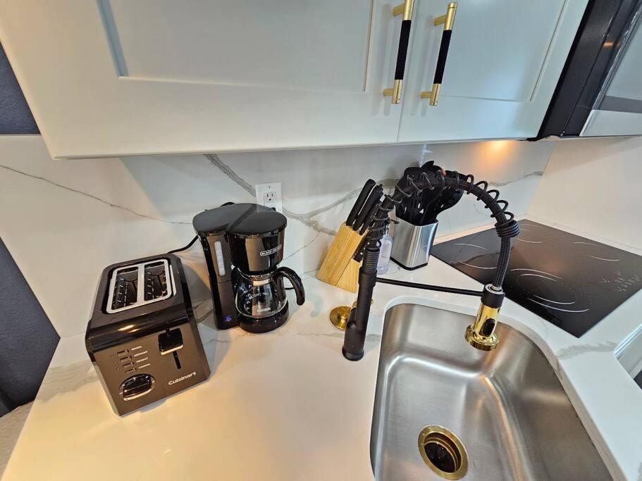 The Hideaway DT Orlando Tiny Home w Free Parking