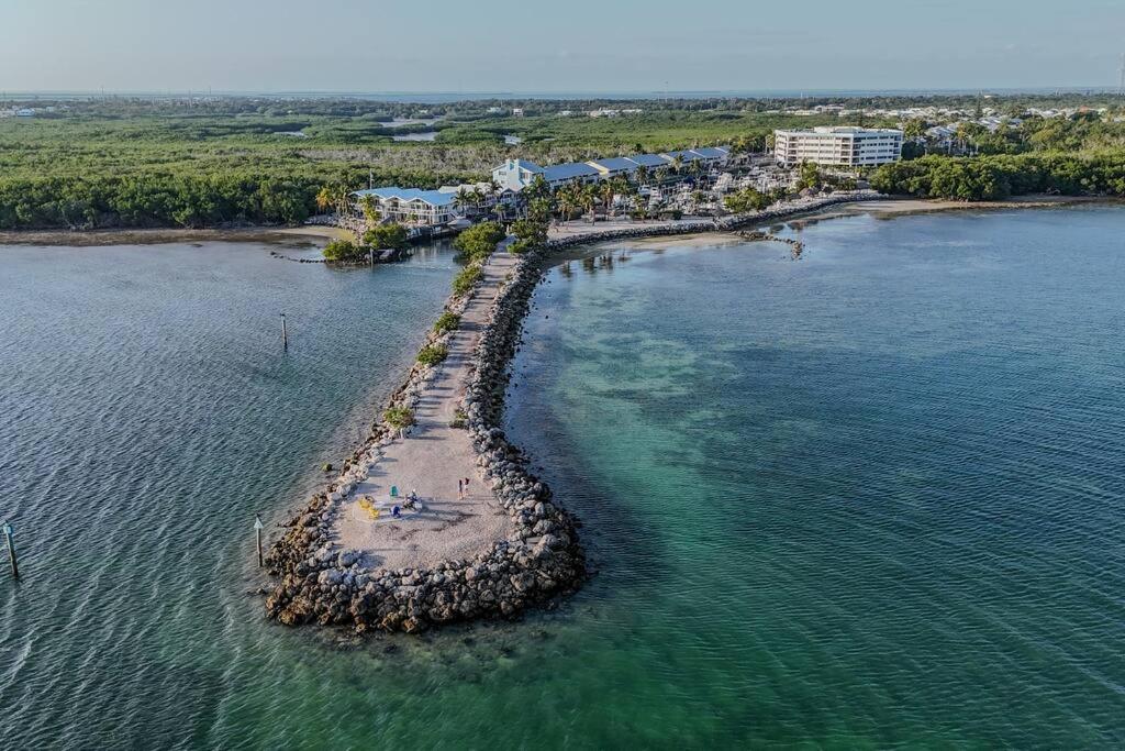 KAWAMA G12 in Key Largo, Beach, Lagoon, Pools, Tennis view 4