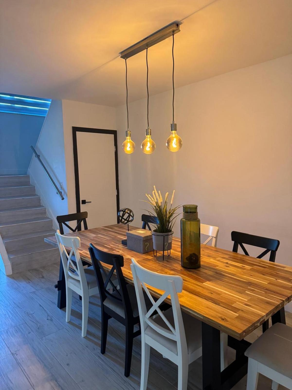 Charming 3-Bedroom Townhouse for Rent in Fountainbleau, Miami view 3