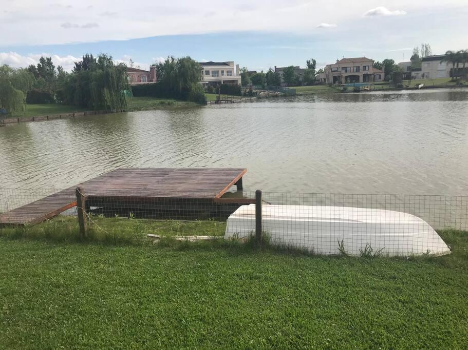 Hermosa casa lago, piscina en barrio privado Tigre