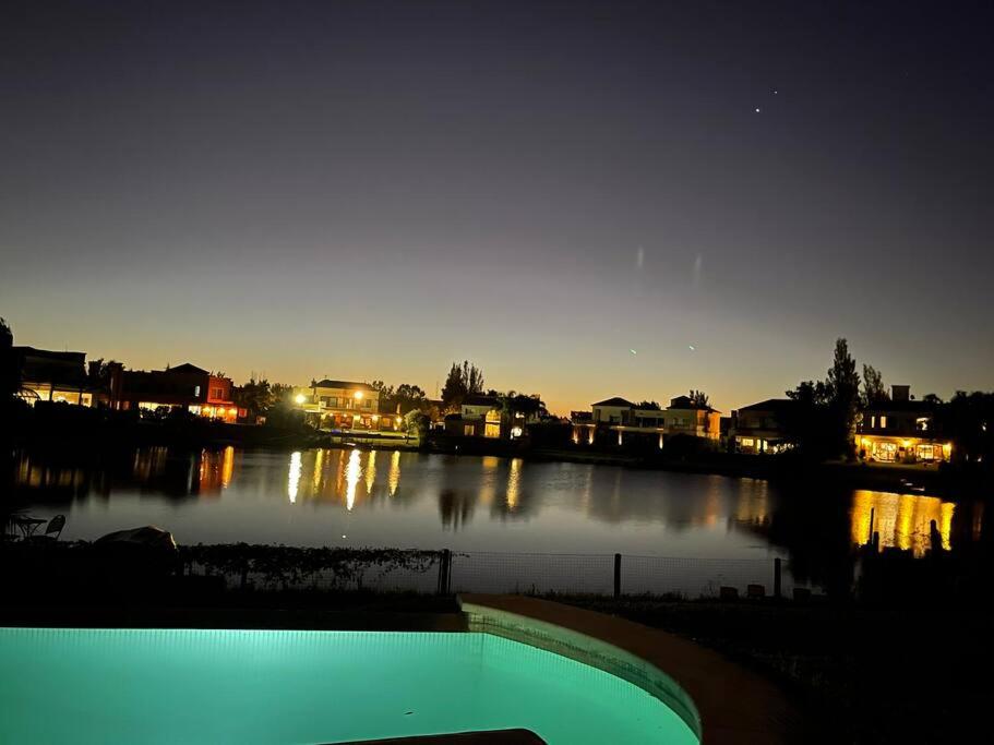 Hermosa casa lago, piscina en barrio privado Tigre