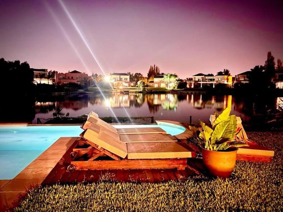 Hermosa casa lago, piscina en barrio privado Tigre