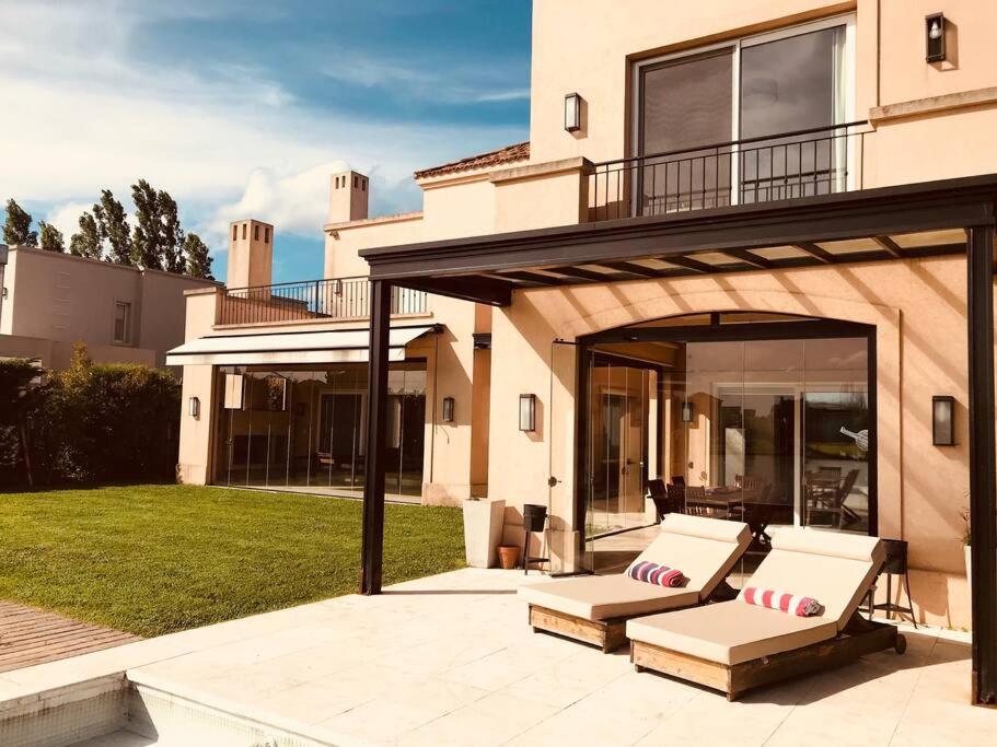 Hermosa casa lago, piscina en barrio privado Tigre