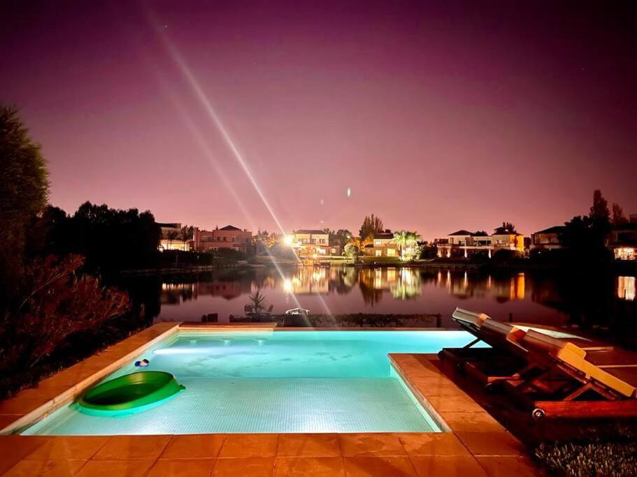 Hermosa casa lago, piscina en barrio privado Tigre