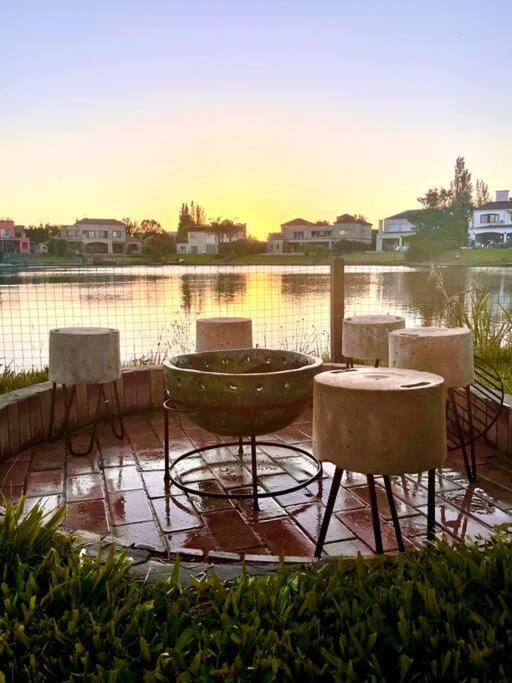 Hermosa casa lago, piscina en barrio privado Tigre