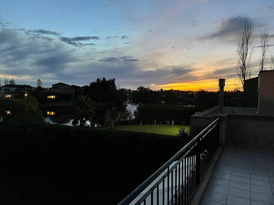 Hermosa casa lago, piscina en barrio privado Tigre
