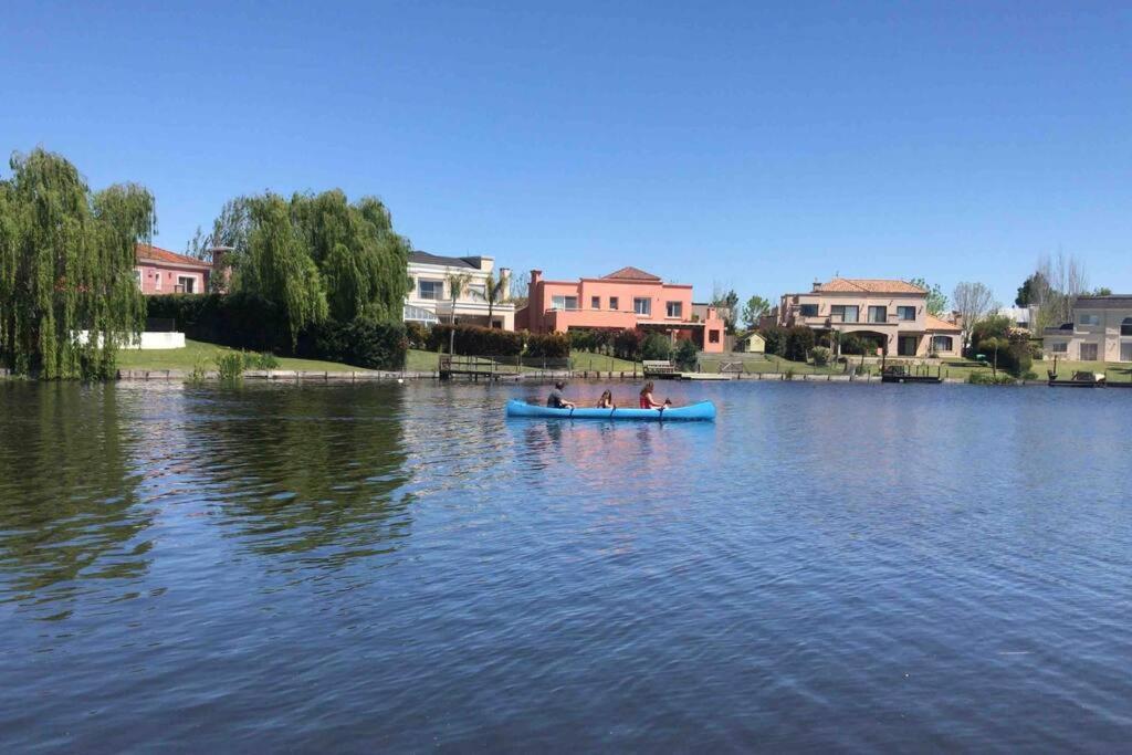 Hermosa casa lago, piscina en barrio privado Tigre