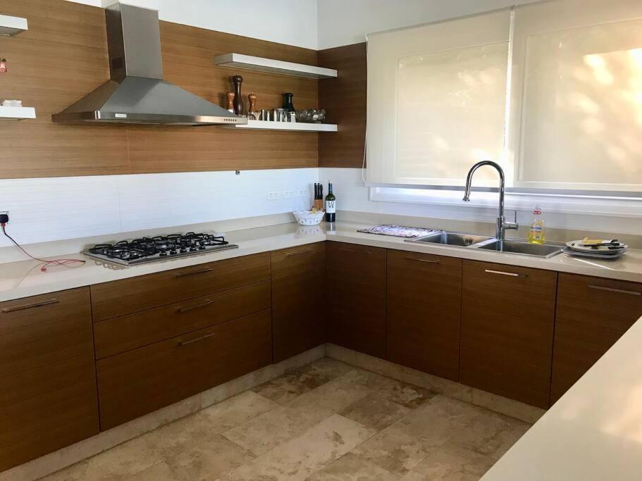 Hermosa casa lago, piscina en barrio privado Tigre