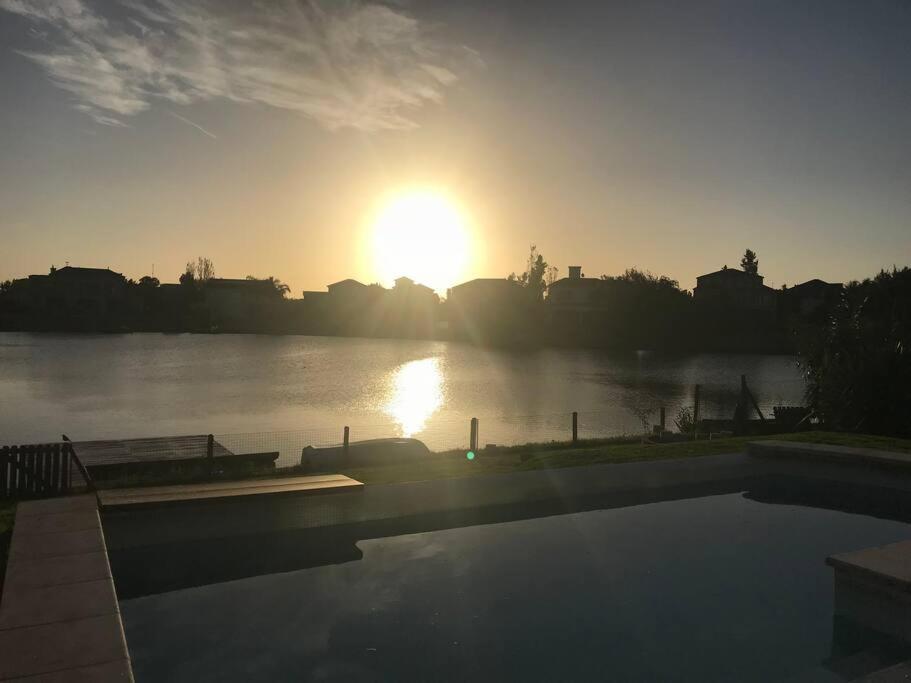 Hermosa casa lago, piscina en barrio privado Tigre