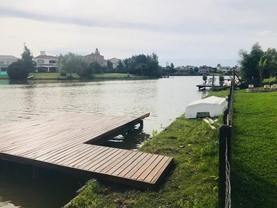 Hermosa casa lago, piscina en barrio privado Tigre