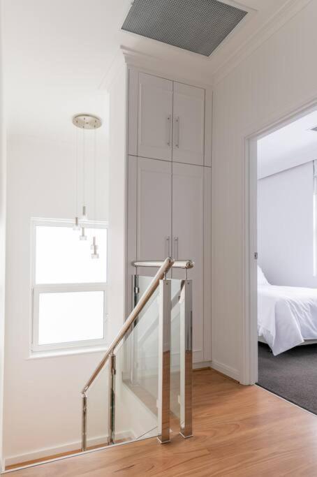 Sunset Sands on Esplanade By Host Solutions