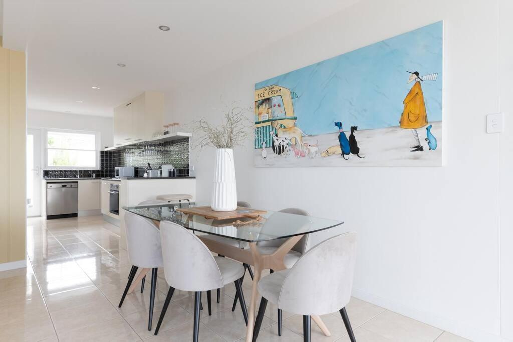 Sunset Sands on Esplanade By Host Solutions