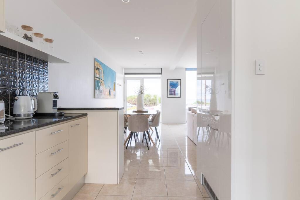 Sunset Sands on Esplanade By Host Solutions