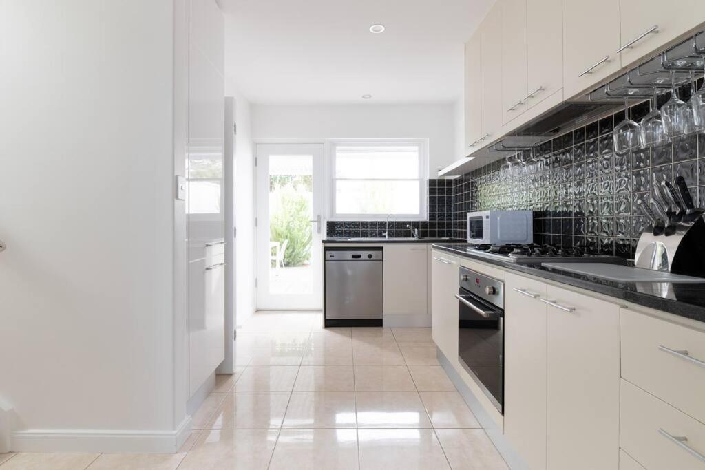Sunset Sands on Esplanade By Host Solutions