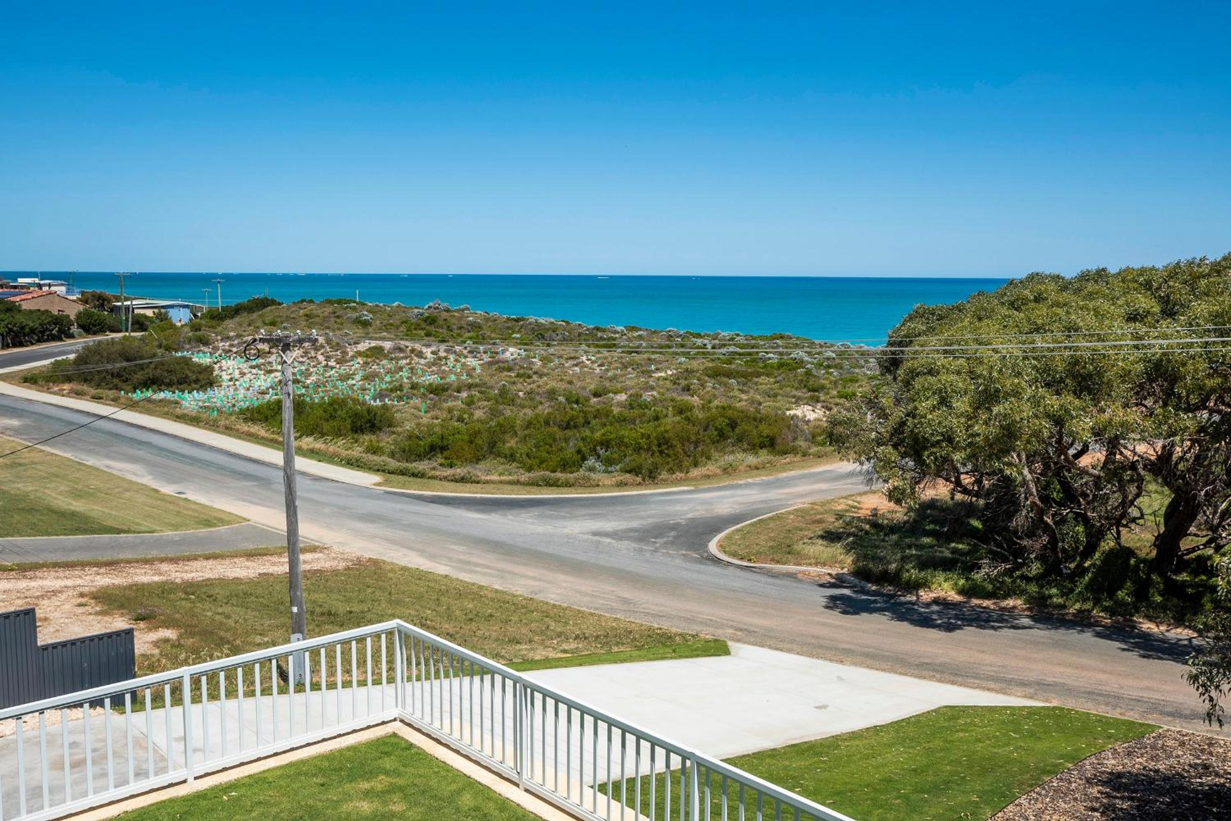 Seaclusion Cottage - Modern renovated beach house