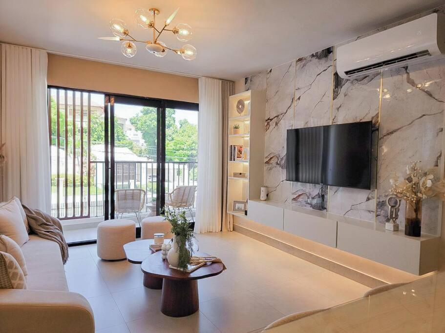 Luxury Apartment Downtown