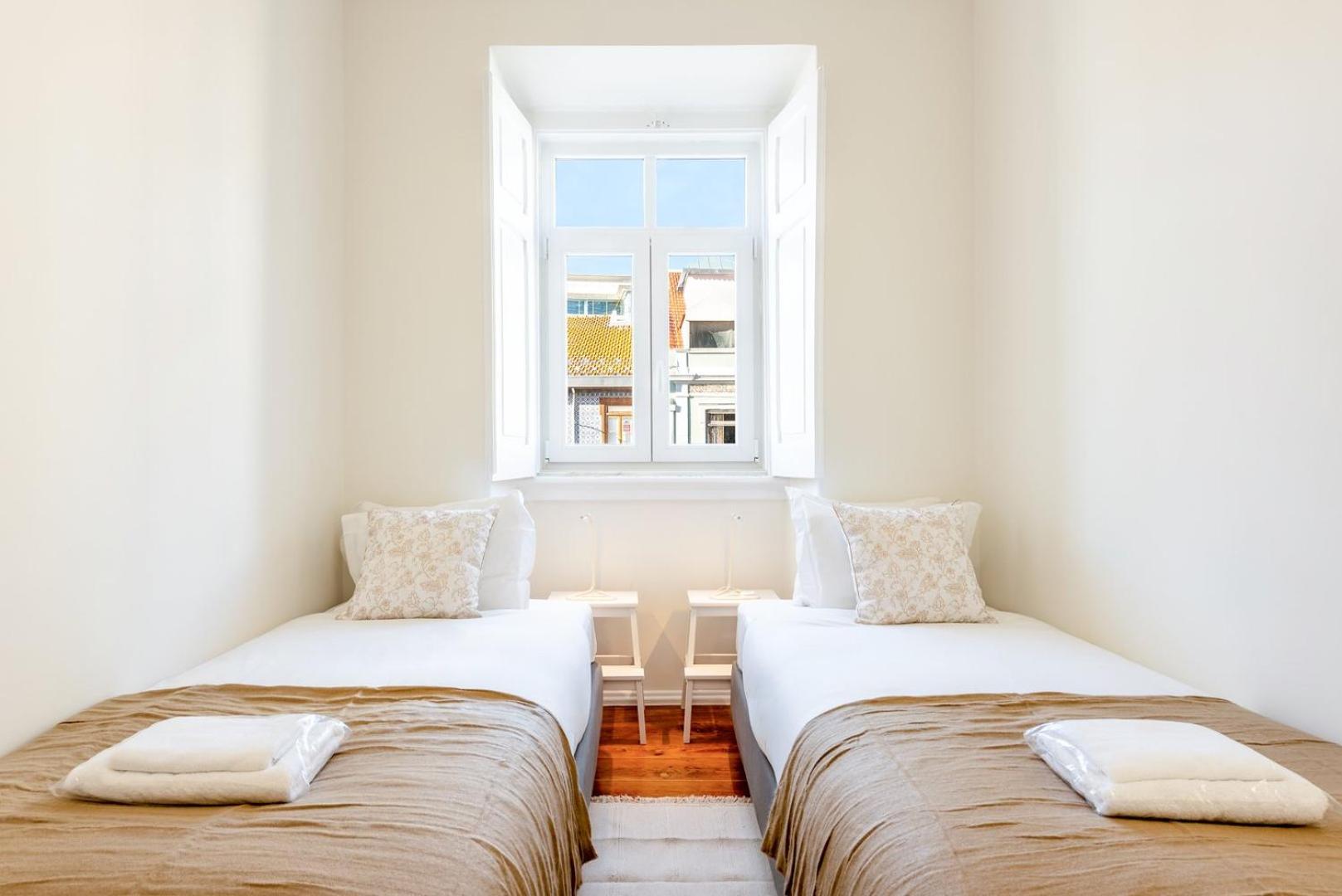 GuestReady - Saldanha Building Fado view 2