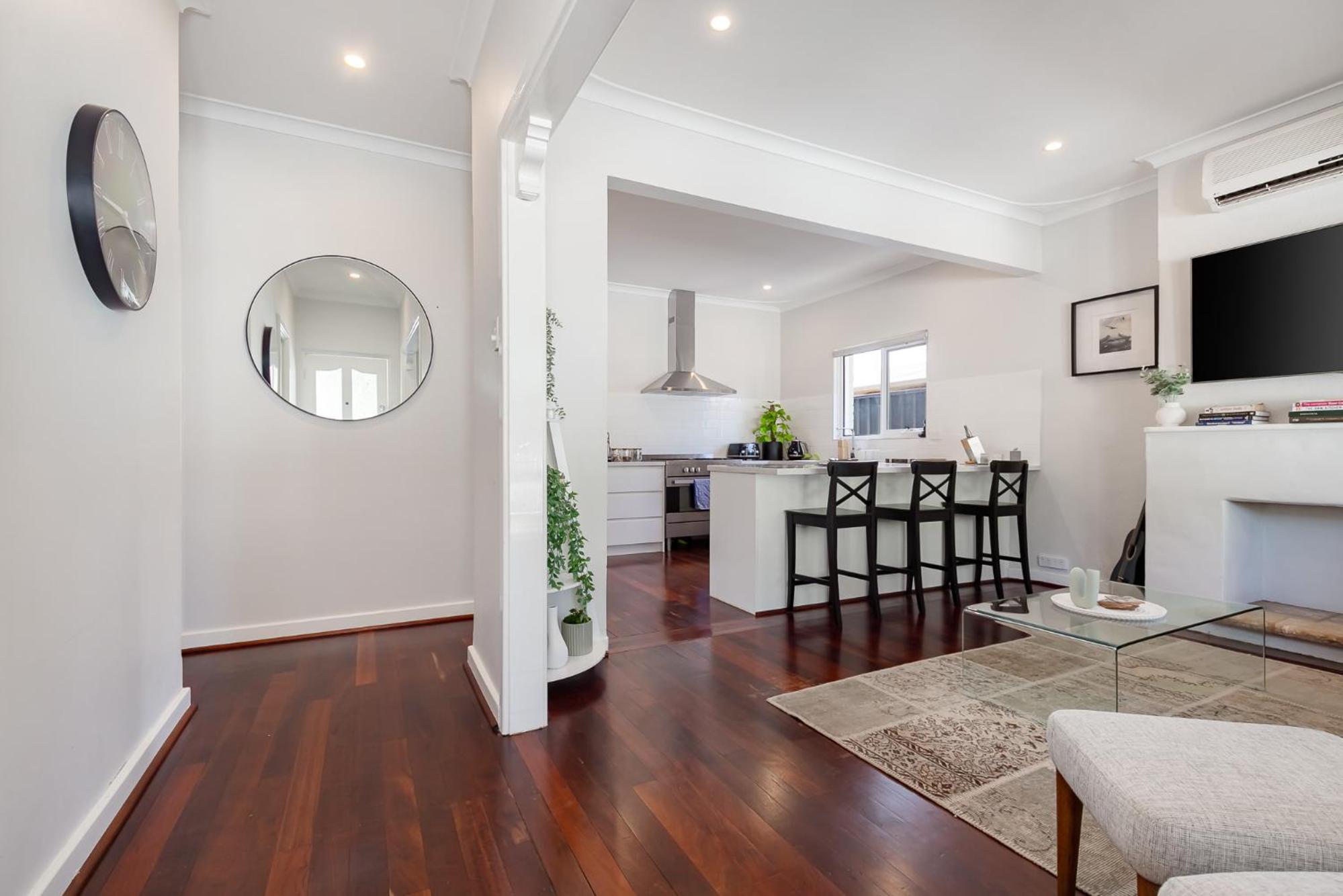 Guildford Cottage by Swan BnB Management