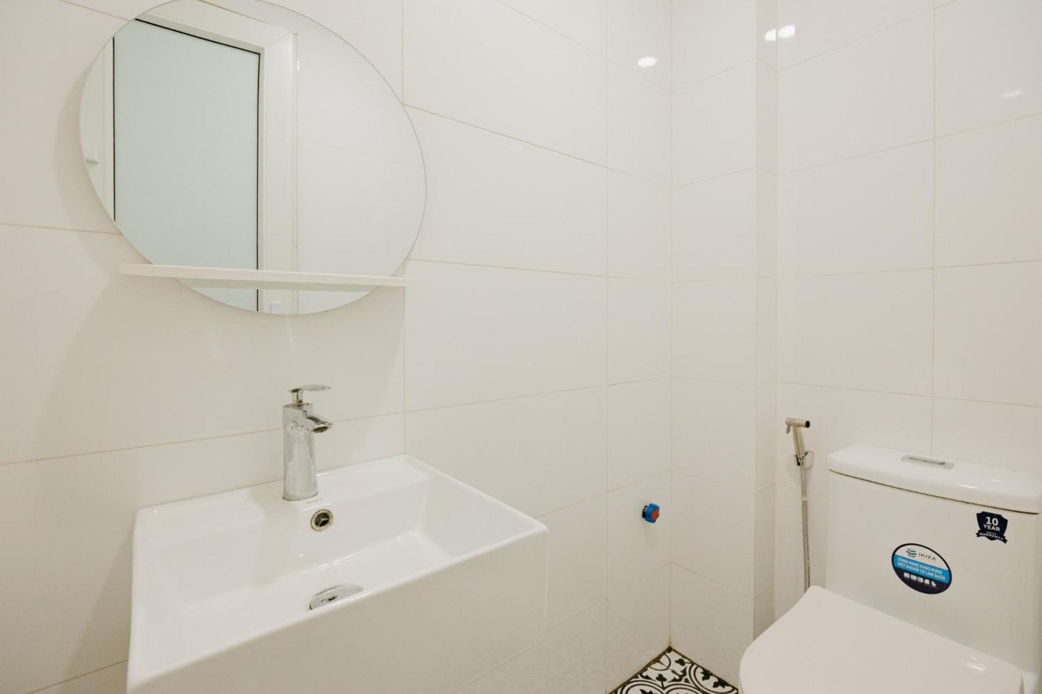 Center, natural light, fully equipped modern