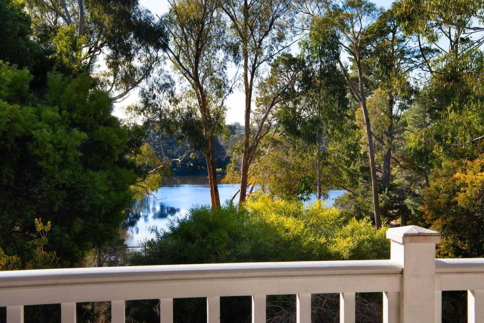Lakeview - spacious home by the lake