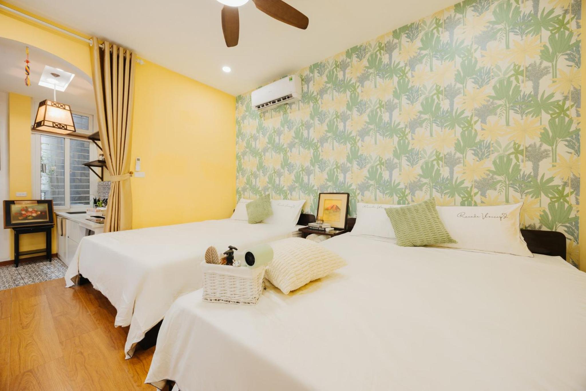 Center, natural light, fully equipped modern