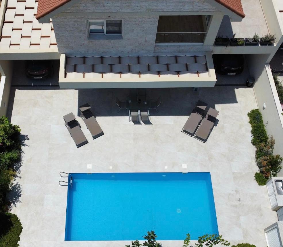 Brand new 4 bedroom villa in Palodeia