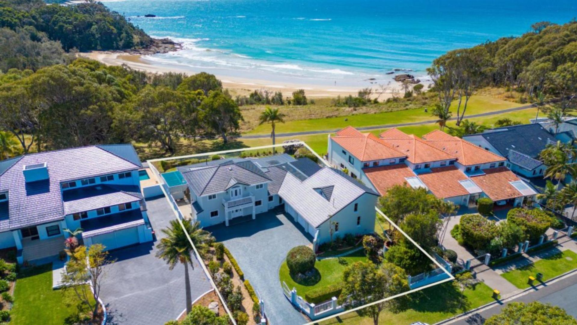 Charlesworth 15 - Beach Reserve, Amazing Views, Walk to Resorts, Sleeps 15