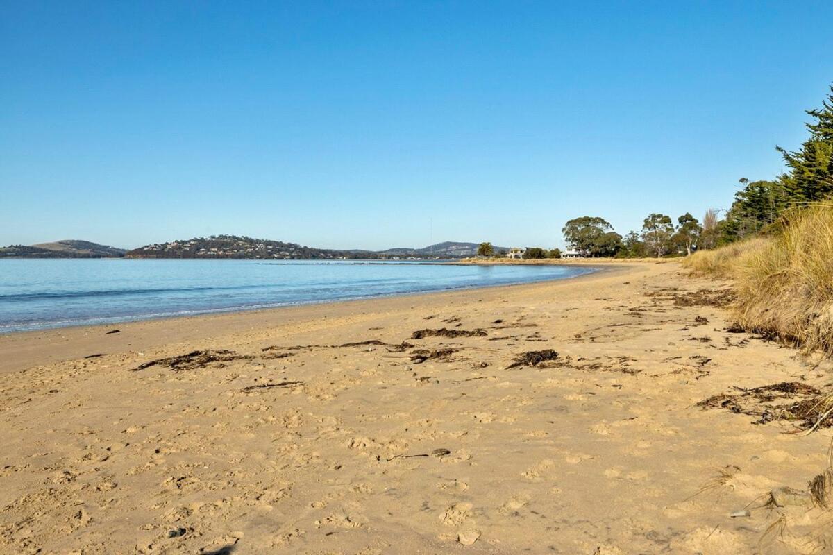 Beach Holiday Home-Close to Airport-3 Bed & 2 Bath