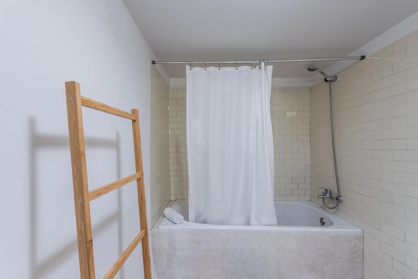 GuestReady - Historic Courtyard Townhouse view 3