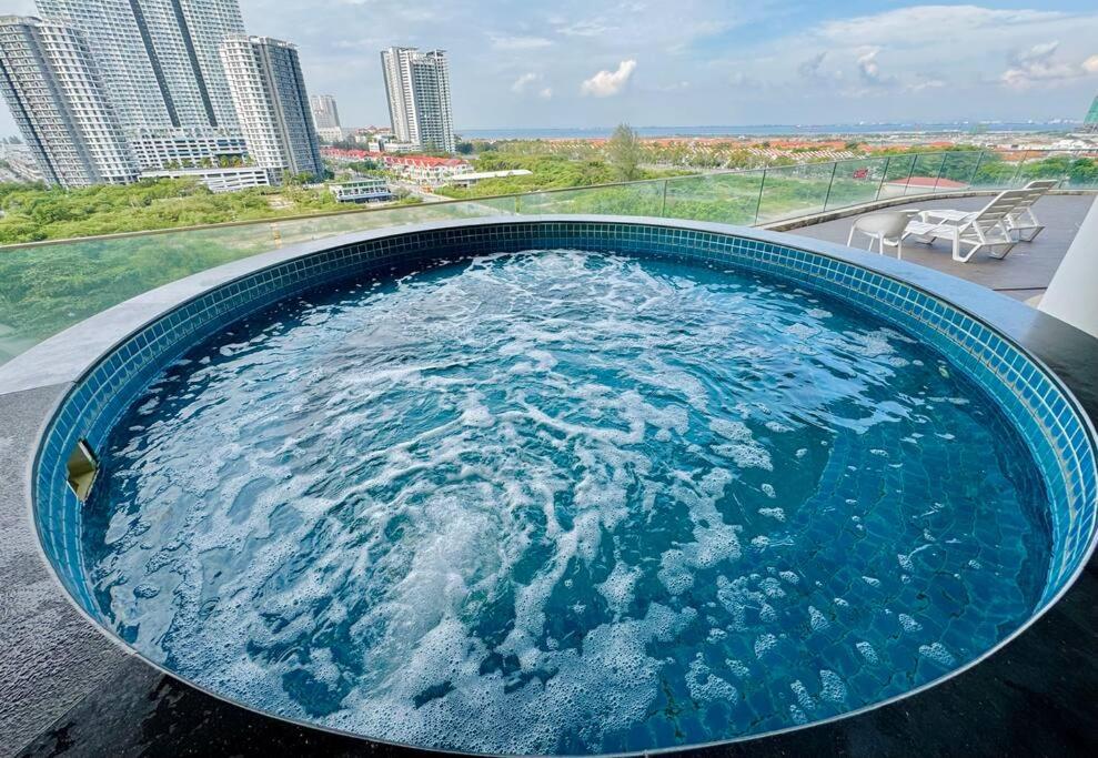Georgetown Sea View 5min to Gurney & Straits Quay With Netflix TV Game for 5 Pax photo 2