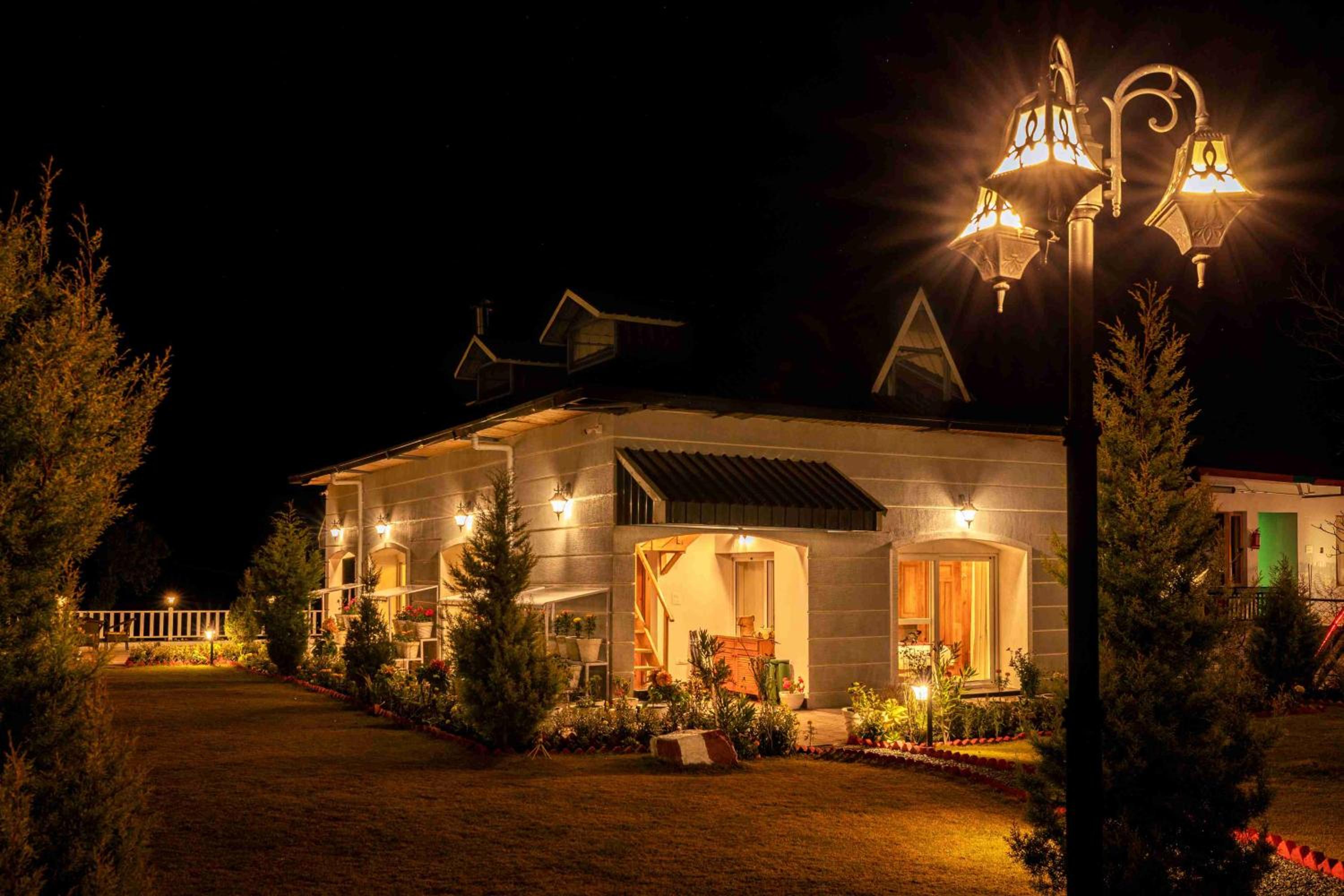amã Stays & Trails Barefoot Bungalow, Dhanaulti view 2