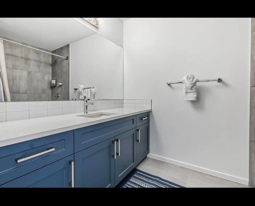 4 bedroom Luxury Home , Theater, Sleeps 7, AC , Garage