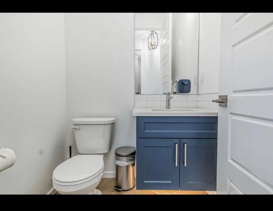4 bedroom Luxury Home , Theater, Sleeps 7, AC , Garage