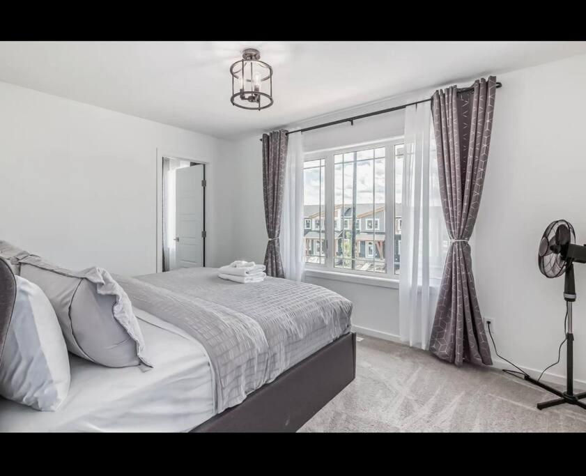 4 bedroom Luxury Home , Theater, Sleeps 7, AC , Garage