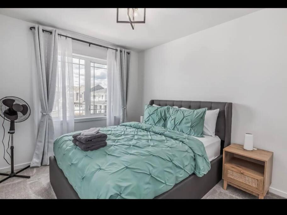 4 bedroom Luxury Home , Theater, Sleeps 7, AC , Garage