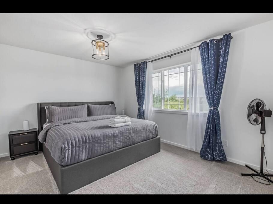 4 bedroom Luxury Home , Theater, Sleeps 7, AC , Garage
