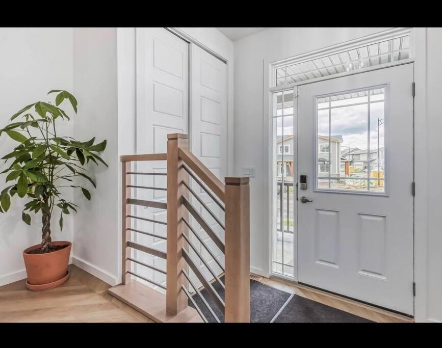 4 bedroom Luxury Home , Theater, Sleeps 7, AC , Garage