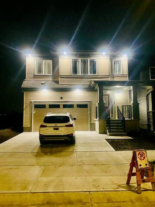4 bedroom Luxury Home , Theater, Sleeps 7, AC , Garage