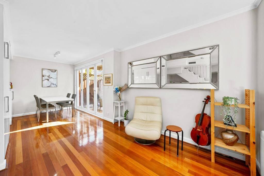 Urban Chic Chatswood 3BR Apartment