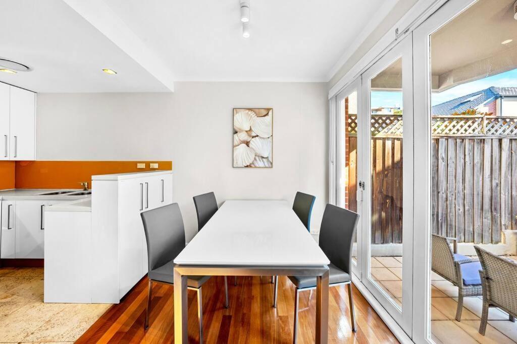 Urban Chic Chatswood 3BR Apartment
