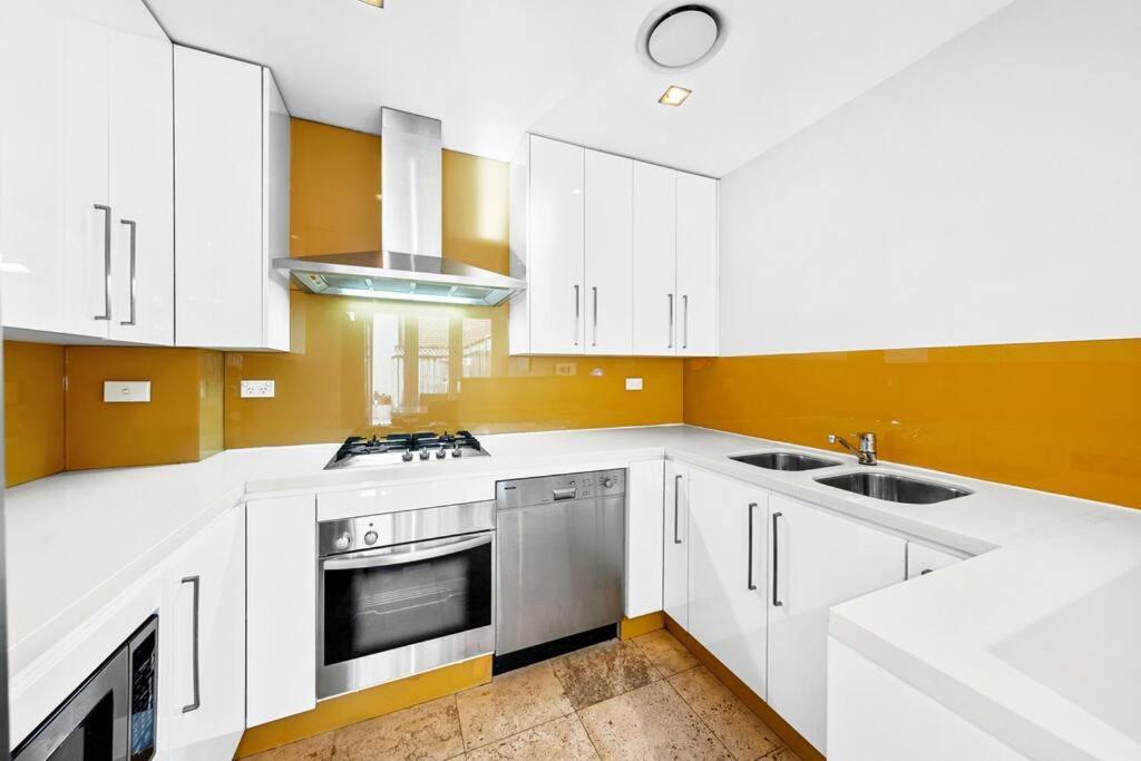 Urban Chic Chatswood 3BR Apartment