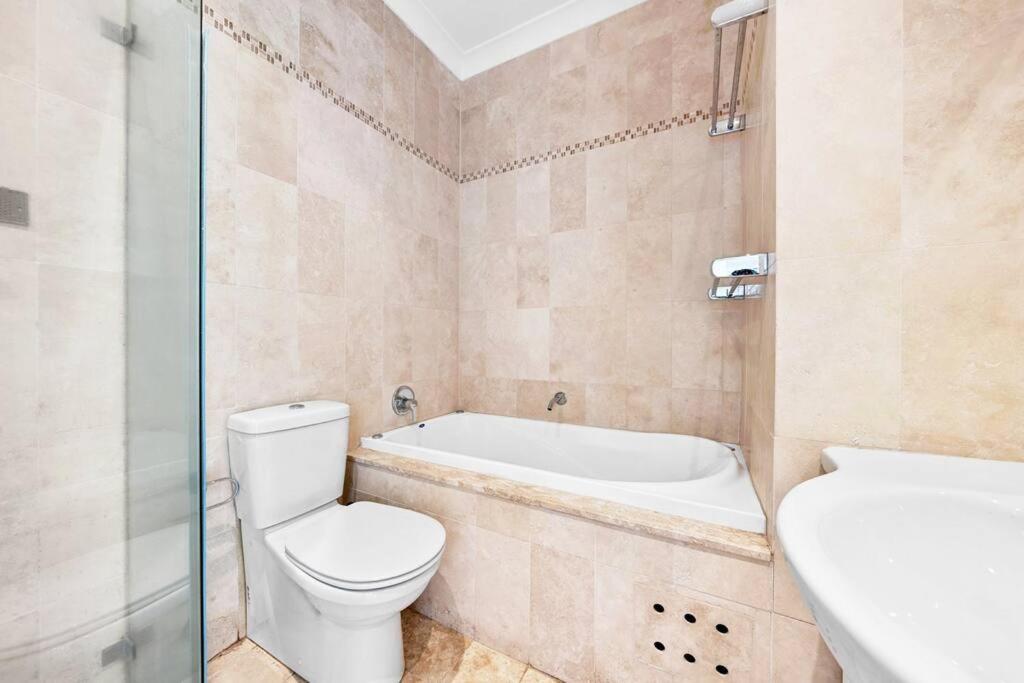Urban Chic Chatswood 3BR Apartment