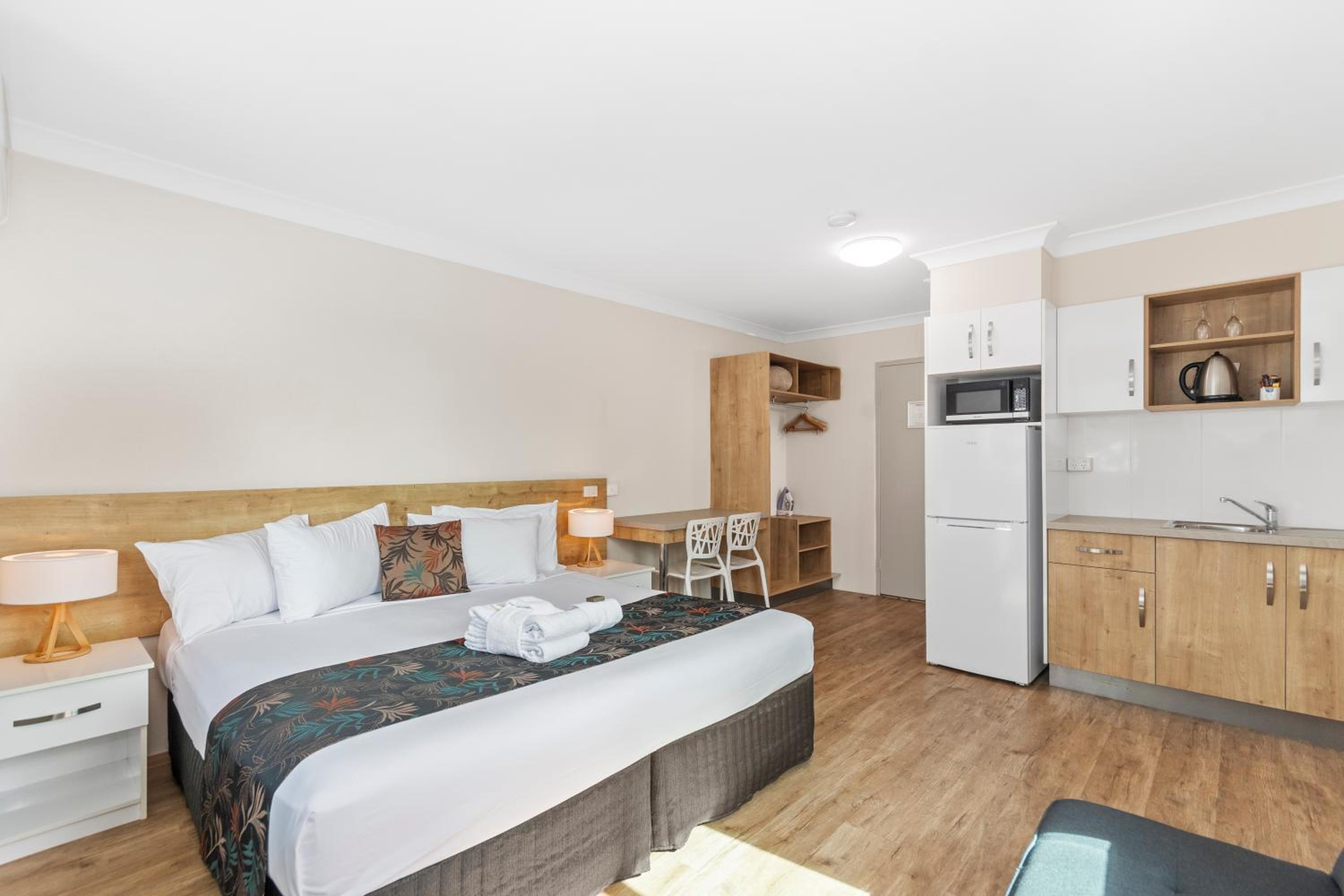Castle Crest Motel